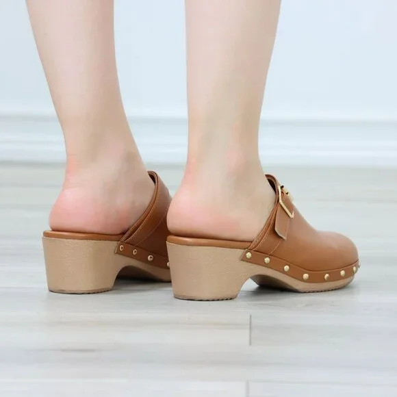 Low Heel Studded Clogs Slip On Faux Leather Mules Retro Style Shoes Lightweight - Picture 7 of 15